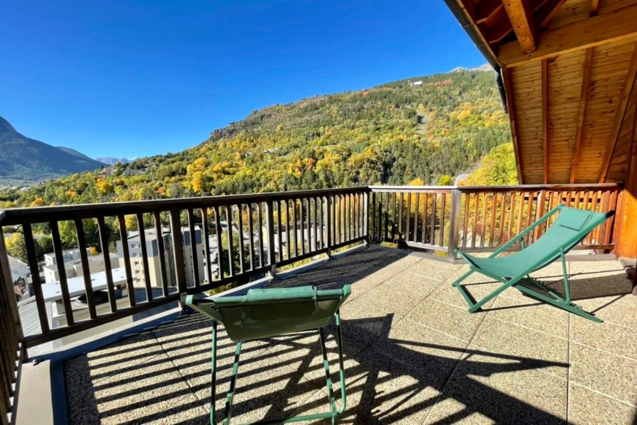 Large chalet with terrace&view in Briançon Exterior foto